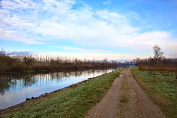 Weg Ufer Eines Flusses Der Italienischen Landschaft Winter — Stockfoto