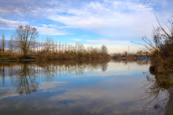 Fluss Der Italienischen Landschaft Winter Mit Dem Himmel Wasser — Stockfoto