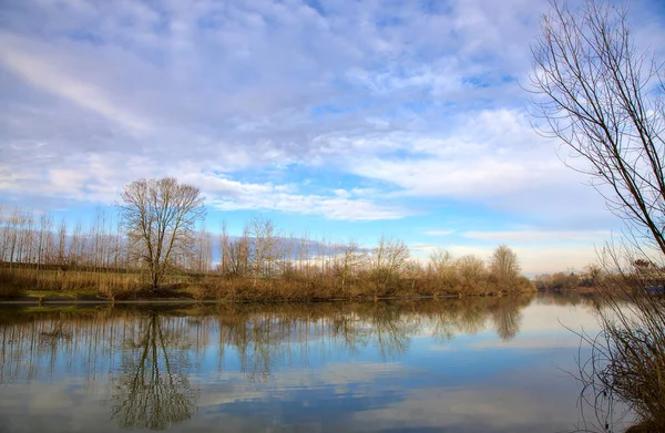 Fluss Der Italienischen Landschaft Winter Mit Dem Himmel Wasser — Stockfoto