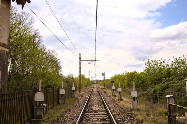 Bahnübergang Einer Italienischen Stadt Einem Bewölkten Tag — Stockfoto
