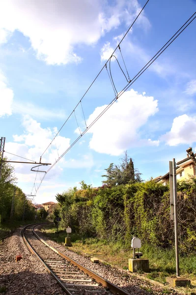 Treinoversteek Een Italiaanse Stad Een Bewolkte Dag — Stockfoto