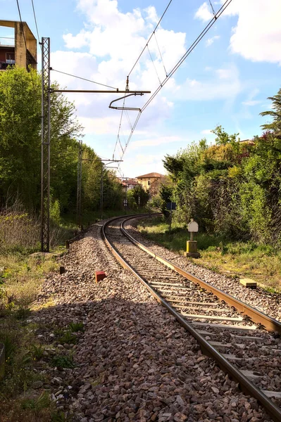 Železniční Přejezd Italském Městě Zamračený Den — Stock fotografie