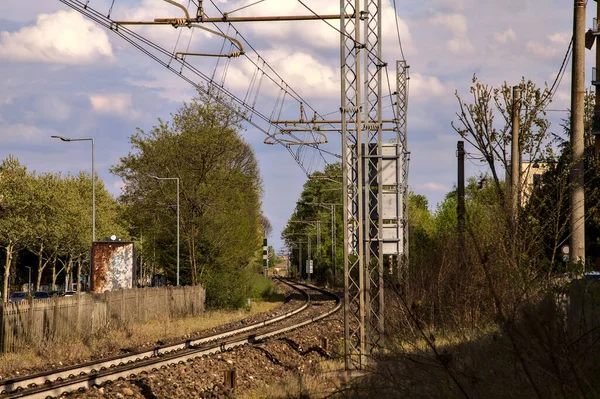 Attraversamento Ferroviario Una Città Italiana Una Giornata Nuvolosa — Foto Stock