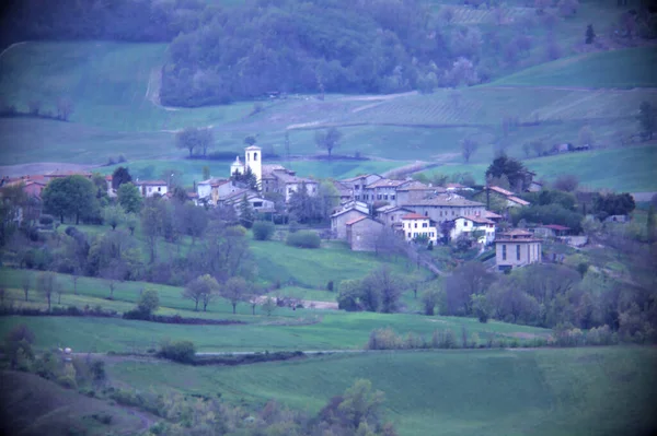 Italienische Stadt Auf Einem Hügel Der Landschaft Einem Regnerischen Tag — Stockfoto