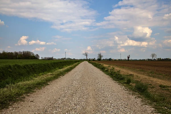 Grusväg Intill Plogad Åker Den Italienska Landsbygden Våren — Stockfoto