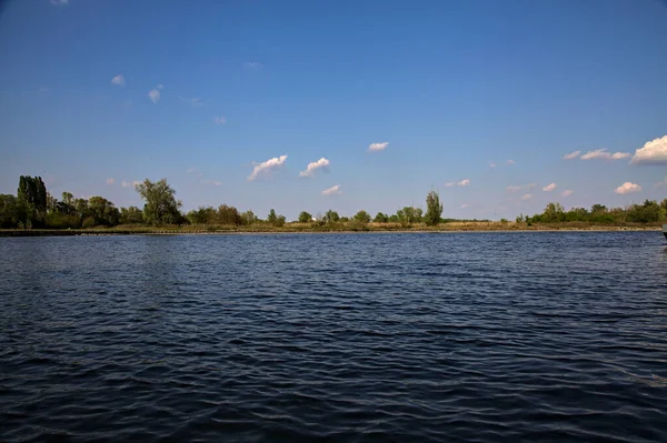 Fiume Una Giornata Limpida Primavera Nella Campagna Italiana — Foto Stock