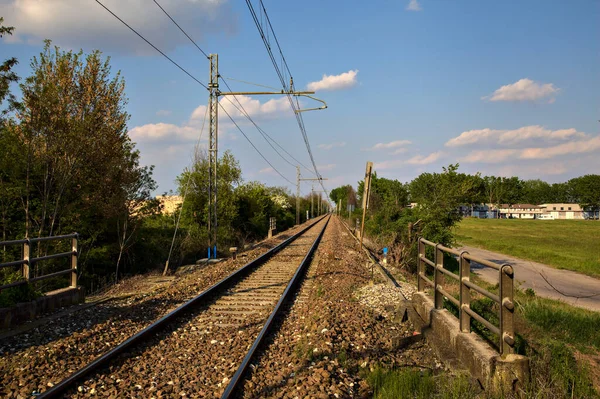 Eisenbahnstrecke Einem Klaren Tag Der Italienischen Landschaft — Stockfoto