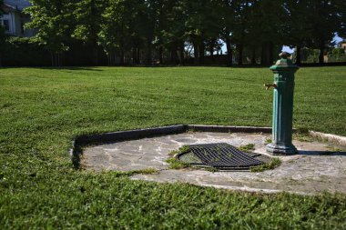 İtalya 'da bir parkta bir çeşme.