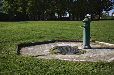 İtalya 'da bir parkta bir çeşme.