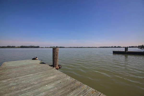 Förtöjning Sjö Den Italienska Landsbygden Klar Dag Våren — Stockfoto