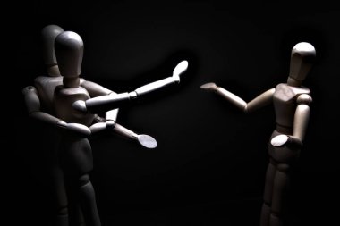 Biri öfkeyle işaret ederken, diğeri ise geri çekilirken küstahça davranan mankeni çizmek.