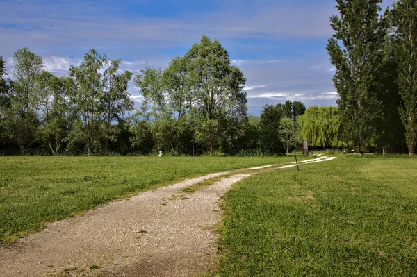 Caminho Cascalho Parque Campo Italiano Primavera Dia Ensolarado — Fotografia de Stock