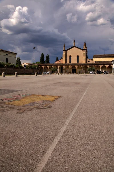 Piazza Davanti Santuario Santa Maria Della Grazia Una Giornata Nuvolosa — Foto Stock