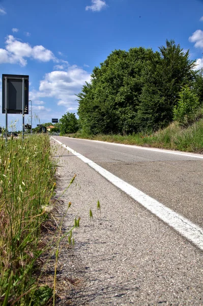 Utträde Ett Utbyte Den Italienska Landsbygden Klar Dag Sommaren — Stockfoto