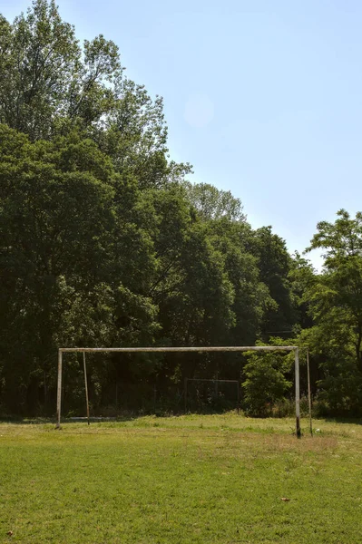 Leerer Fußballplatz Mit Einem Tor Einem Park Mittag — Stockfoto