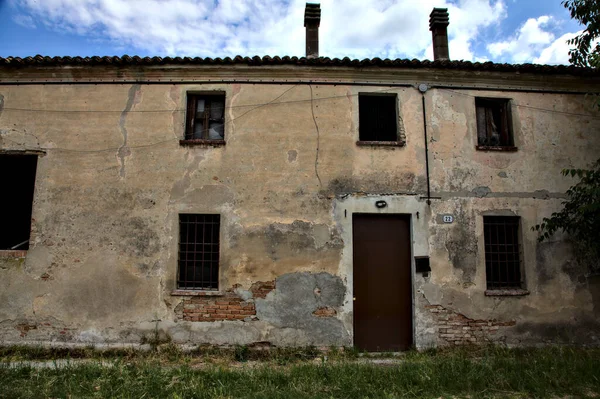 Fasáda Opuštěného Italského Venkovského Domu — Stock fotografie