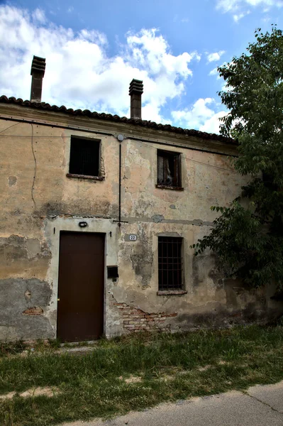 Fachada Uma Casa Campo Italiana Abandonada — Fotografia de Stock