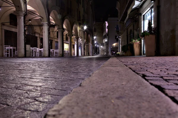Straat Begrensd Door Een Veranda Een Italiaanse Stad Zomer — Stockfoto