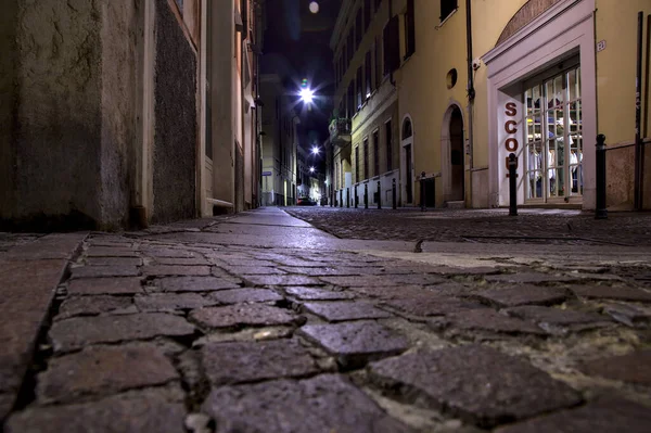 Улица Закрытыми Магазинами Ночью Летнее Время — стоковое фото