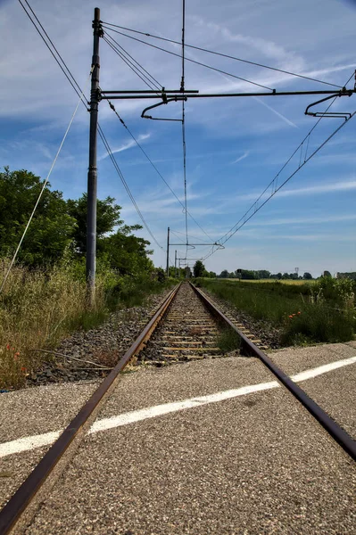 Travessia Ferroviária Zona Rural Italiana Meio Dia Verão — Fotografia de Stock