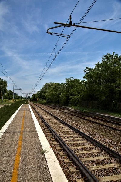 Voies Ferrées Vues Depuis Une Plate Forme Une Gare Vide — Photo