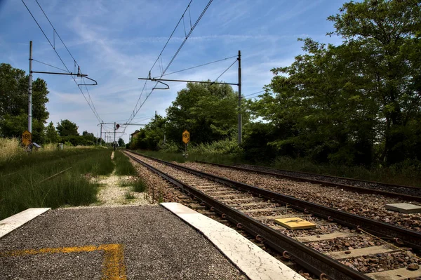 Binari Ferroviari Visti Binario Una Stazione Vuota Nella Campagna Italiana — Foto Stock