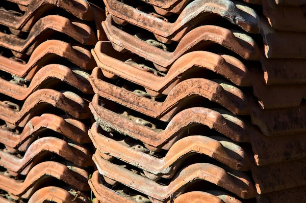 Dakpannen Opgestapeld Van Dichtbij Gezien — Stockfoto