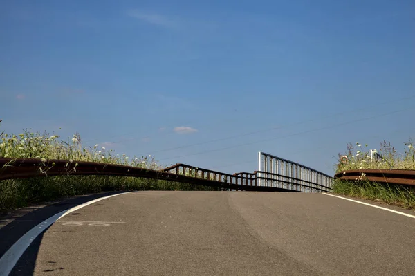 Förhöjd Passage Cykelväg Den Italienska Landsbygden Vid Solnedgången Sommaren — Stockfoto