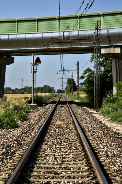 Vasúti Pálya Mellett Viadukt Olasz Vidéken Nyáron — Stock Fotó