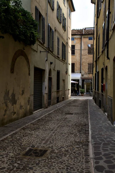 Strada Stretta All Ombra — Foto Stock