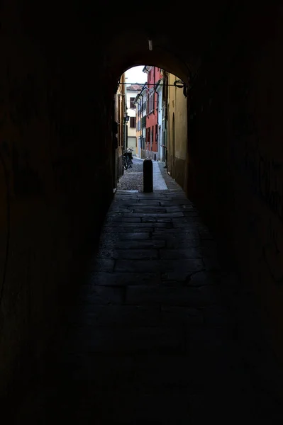 Beco Estreito Sombra — Fotografia de Stock