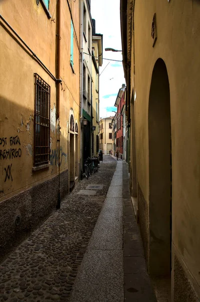 Calle Estrecha Sombra — Foto de Stock