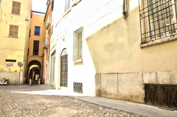 Calle Estrecha Día Despejado Verano — Foto de Stock