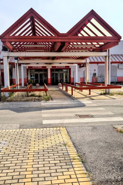 Entrance Small Abandoned Mall Italian Countryside — Stock Photo, Image