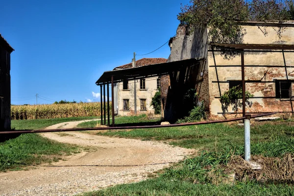 Mansão Abandonada Com Celeiro Cercado Por Campos Milho Campo Italiano — Fotografia de Stock