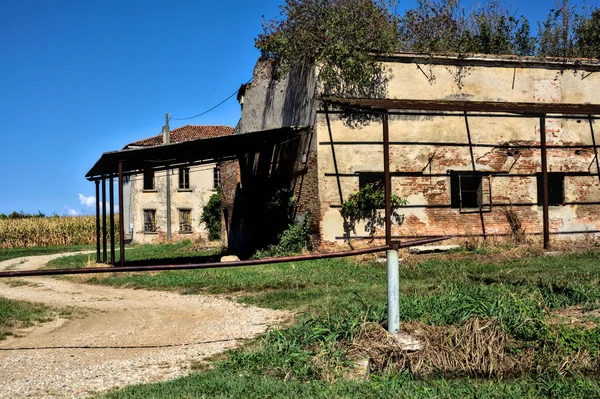 Mansão Abandonada Com Celeiro Cercado Por Campos Milho Campo Italiano — Fotografia de Stock