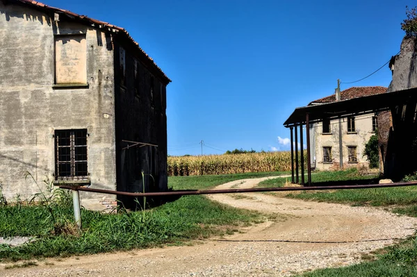 Mansão Abandonada Com Celeiro Cercado Por Campos Milho Campo Italiano — Fotografia de Stock