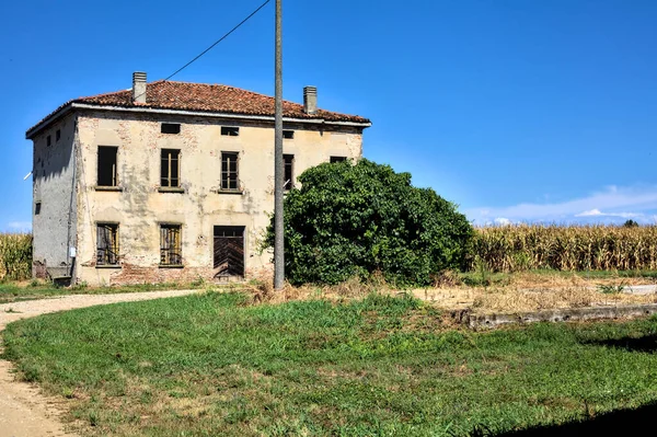 Abandoned Mansion Barn Surrounded Corn Fields Italian Countryside Summer — Stock Photo, Image