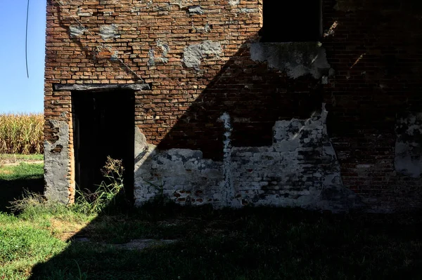 Entrada Granero Abandonado Sombra — Foto de Stock