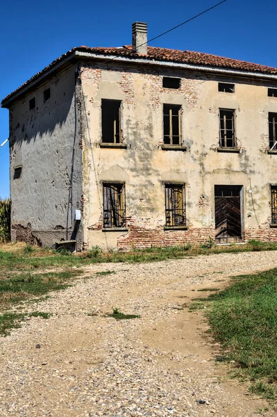 Mansão Abandonada Com Celeiro Cercado Por Campos Milho Campo Italiano — Fotografia de Stock