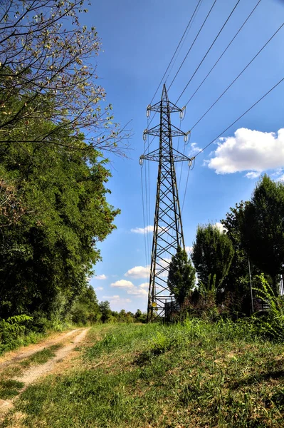 Camino Tierra Bordeado Por Arroyo Agua Con Pilón Electricidad Campo — Foto de Stock