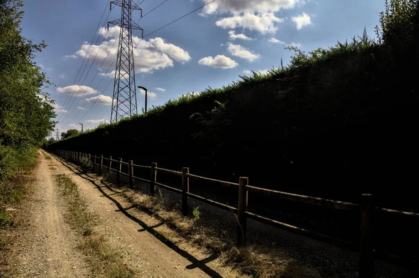 Chemin Terre Partiellement Ombre Moulée Par Une Haie Fendue Par — Photo