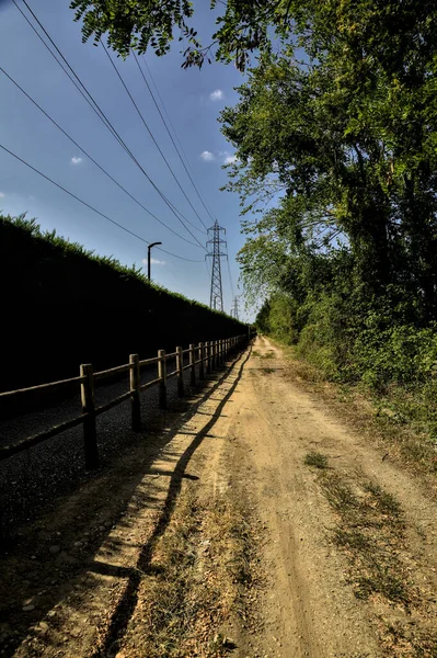 Sentiero Sterrato Parte All Ombra Gettato Una Siepe Diviso Una — Foto Stock