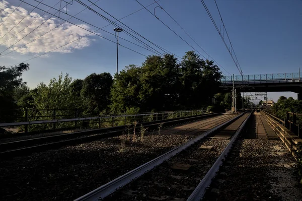 Most Kolejowy Czystym Niebem Wsi Zachodzie Słońca — Zdjęcie stockowe