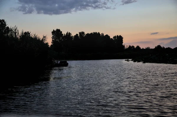 Canal Dans Une Rivière Par Une Journée Nuageuse Crépuscule — Photo