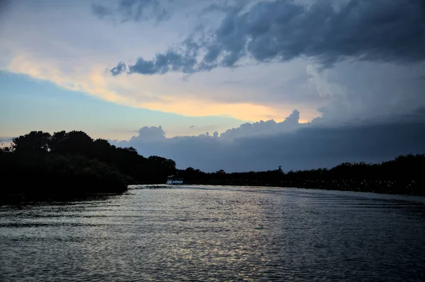 Канал Річці Похмурий День Сутінках — стокове фото