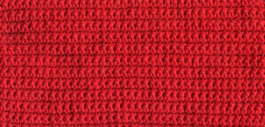 basit bir desenle işlenmiş kırmızı tuval dokusu