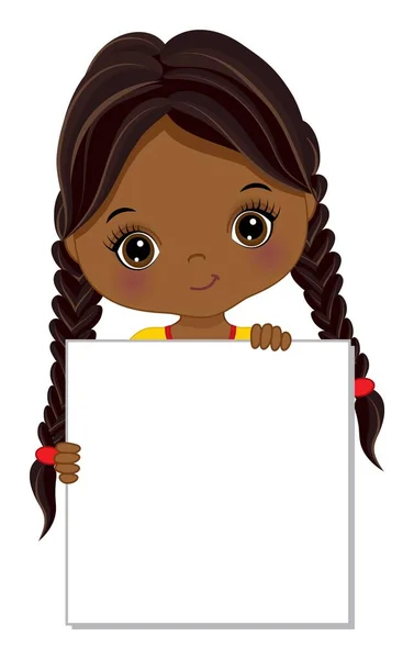 Mignonne petite afro-américaine tenant cadre vide pour personnaliser votre texte. Fille noire vectorielle avec bannière — Image vectorielle