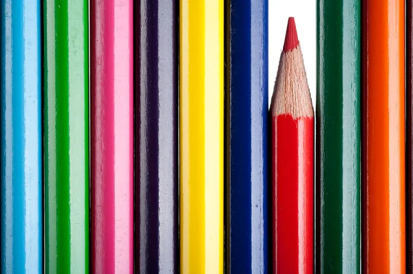 Nahaufnahme von Buntstiften. Rotstift — Stockfoto