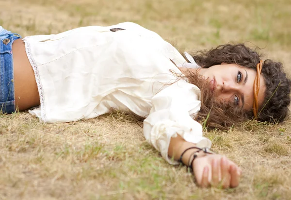 Beautiful hippie girl relaxing in the park — Stock Photo, Image